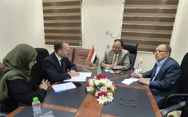 رئيس مصلحة الجمارك يلتقي المستشار الاقتصادي للمبعو...