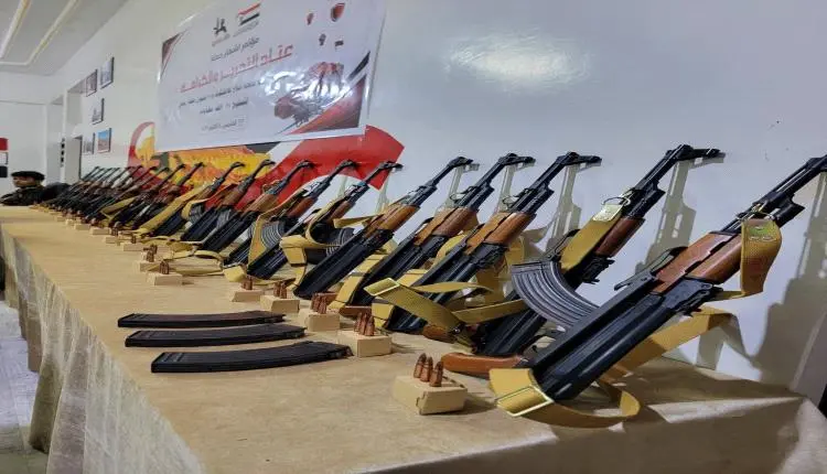 مقاتل يفضح تبرعات تعز.. بأموال الشعب يوزع السلاح و...