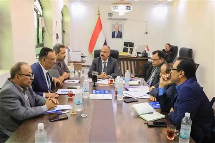 وزير النقل يتراس اجتماعاً للجنة الخاصة بإغلاق مناف...
