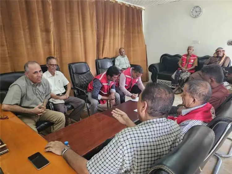 جمعية الهلال الأحمر اليمني تسلم مشروعي مياه القطن...