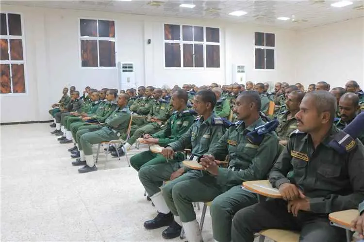 كلية الشرطة حضرموت تعزز الوعي بالأمن السيبراني بمح...