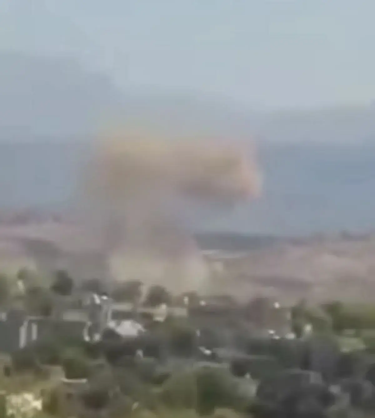 صاروخ حوثي يفشل في استهداف قوات العمالقة في باب ال...