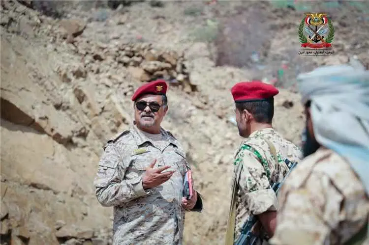ركن التوجيه المعنوي بمحور أبين يتفقد جبهتي امحلحل...