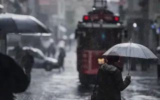 تركيا.. أمطار غزيرة تغرق شوارع إسطنبول وتتسبب في ت...