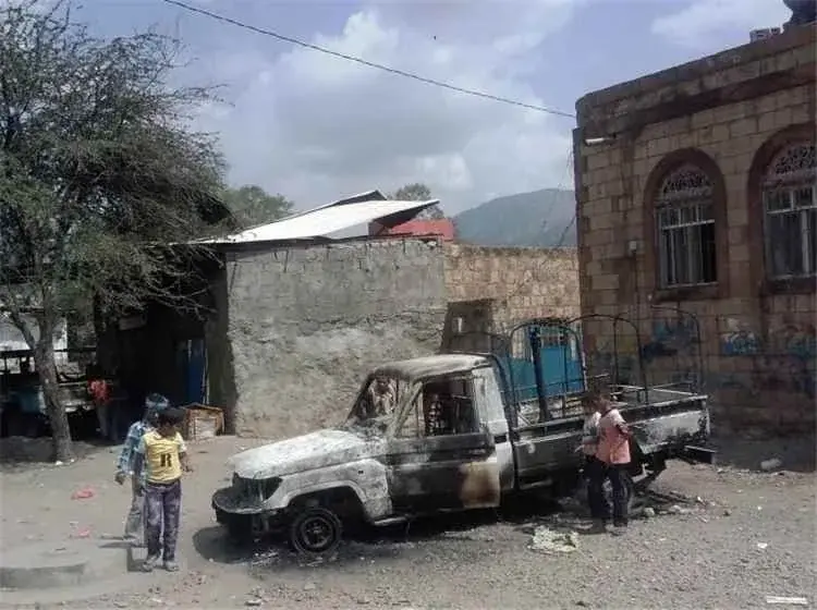 إب.. مواجهات مسلحة بين قيادات حوثية تسفر عن إصابات...