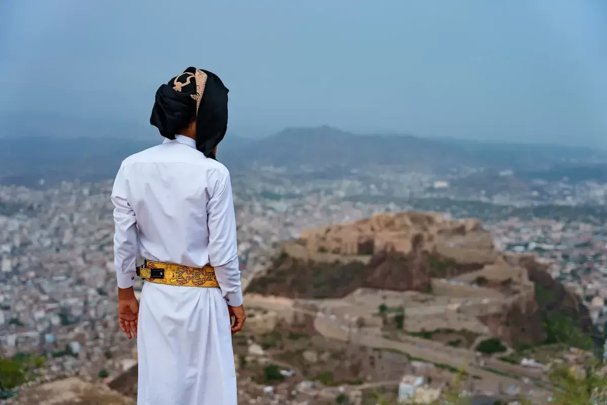 تعز: غارات جوية مكثفة تستهدف مواقع الحوثيين وتكسر...