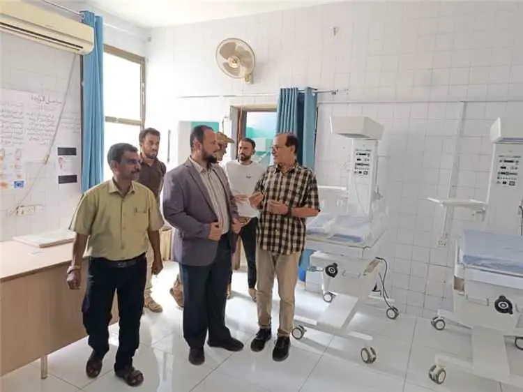 اليزيدي يتفقد مجمع القاهرة الصحي ويطلع على مستوى ا...