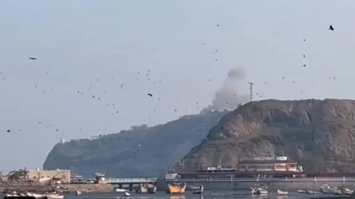 نجاة رئيس الحكومة اليمنية ووزراء من هجوم صاروخي عل...
