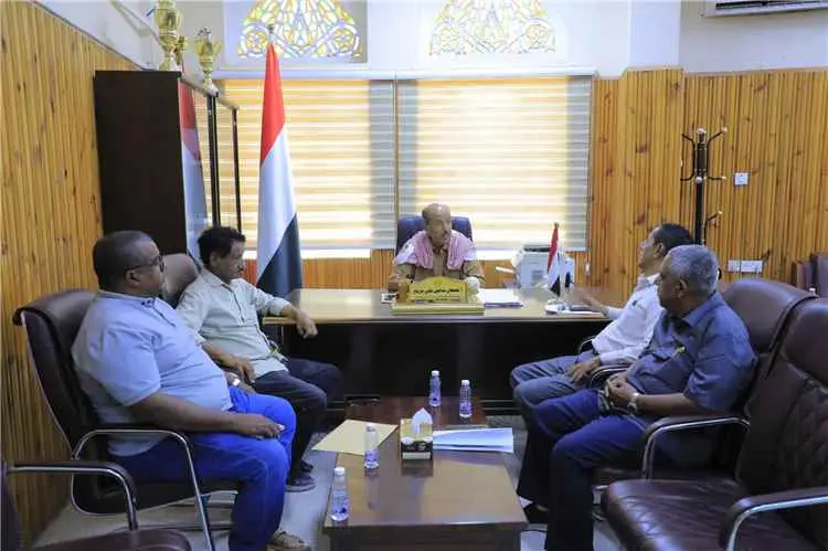 وكيل محافظة حضرموت يبحث أوضاع المراكز والوحدات الص...