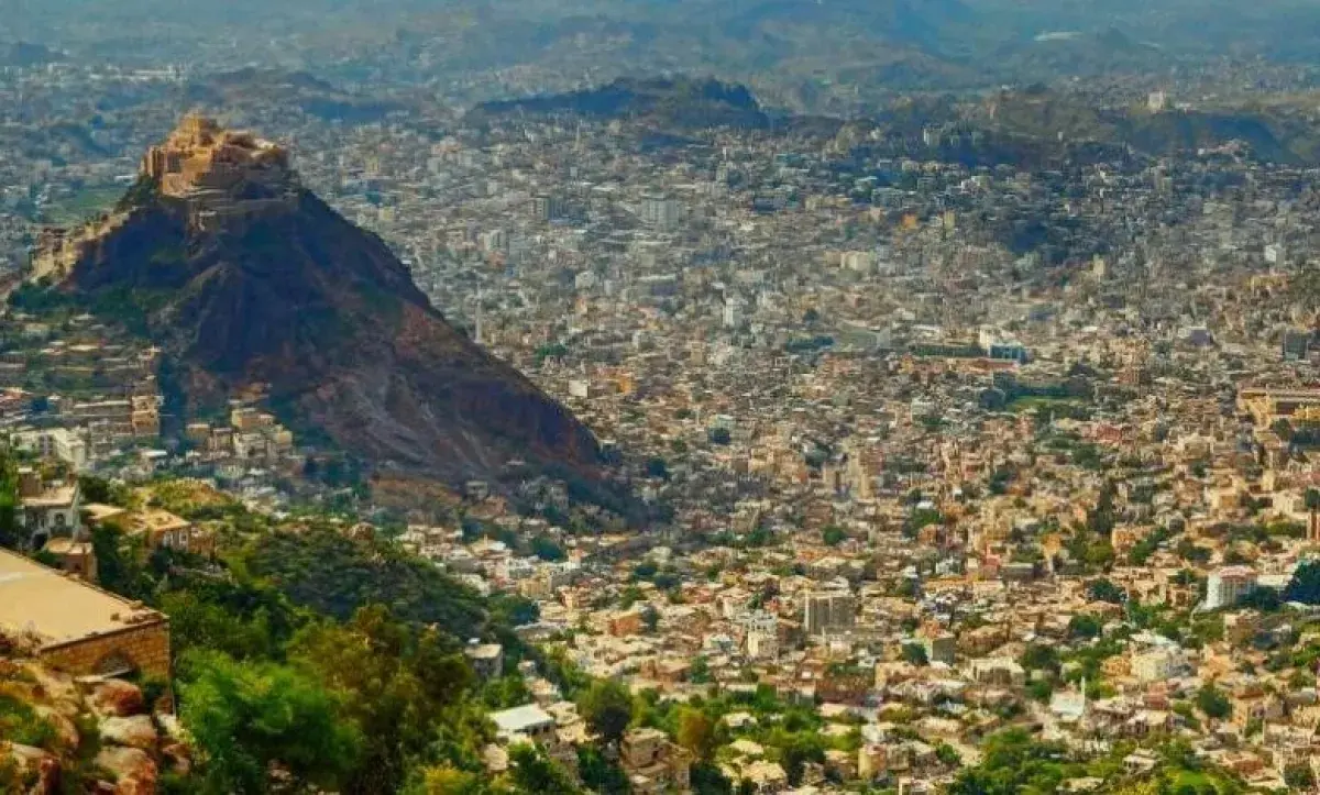 سلطة تعز وأبناؤها يدعون الحوثيين إلى الإنسحاب الكا...