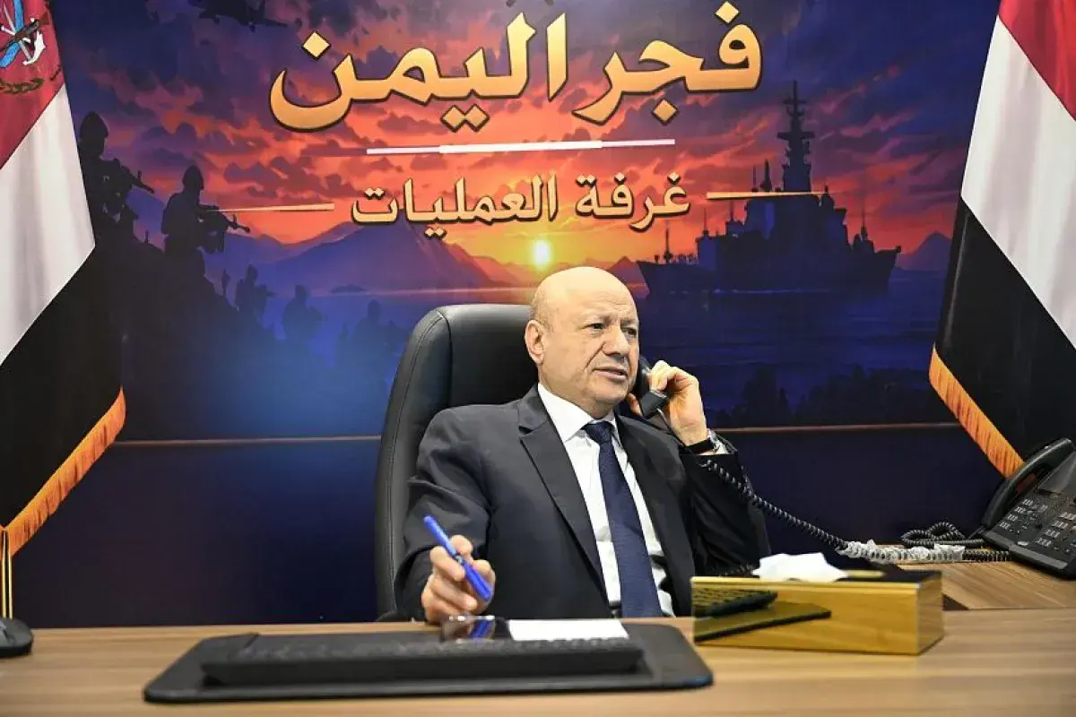 العليمي يطلع على آثار الهجوم الإرهابي وتصعيد الحوث...