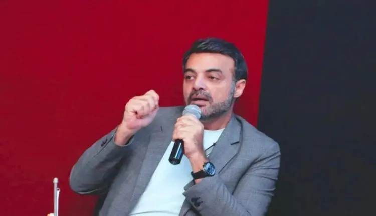 عمرو محمود ياسين يرد بقوة على شائعة إهمال والده قب...