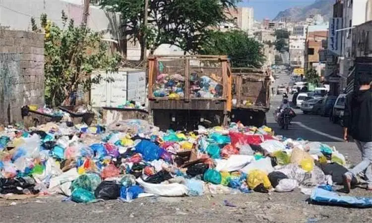 حصار تعز يدفع الخدمات الحيوية إلى التوقف.. وتحذيرا...