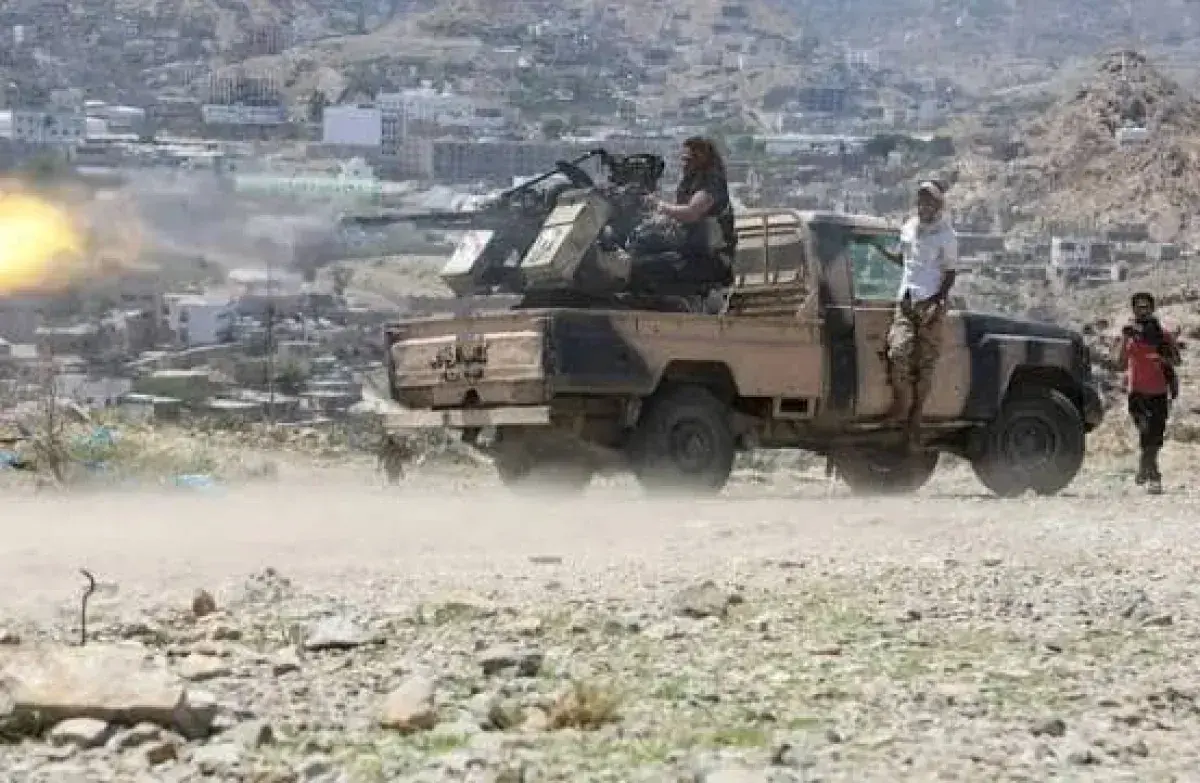 مواجهات عنيفة في مديرية المسراخ إثر هجمات حوثية لت...