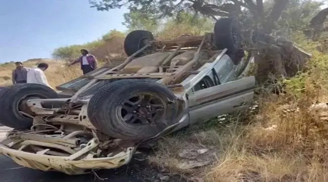 يافع تُفجع بوفاة شابين في حادث مروع على طريق المفلحي