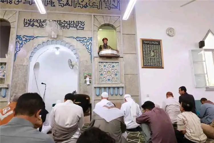 شعبة التوجيه المعنوي بمحور تعز تواصل تنفيذ خطب الج...