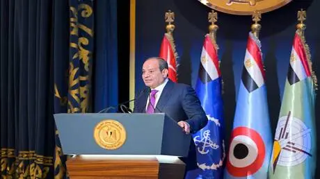 السيسي: الأكاديمية العسكرية ستعد أشخاصا لقيادة الد...