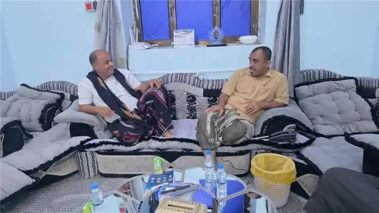 مدير وحدة النظافة والتحسين بتريم يلتقي قائد قوات خ...