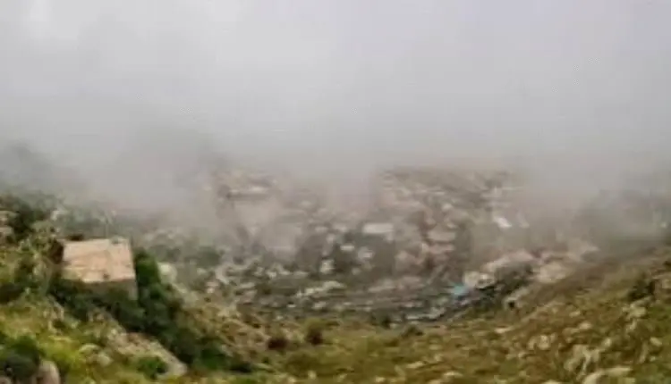 أمطار رعدية وضباب واضطراب البحر في عدد من المحافظا...