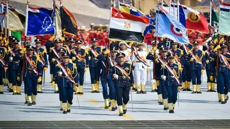 بعد تصريحات السيسي.. خبير قانوني يوضح "شرعية" تدخل...