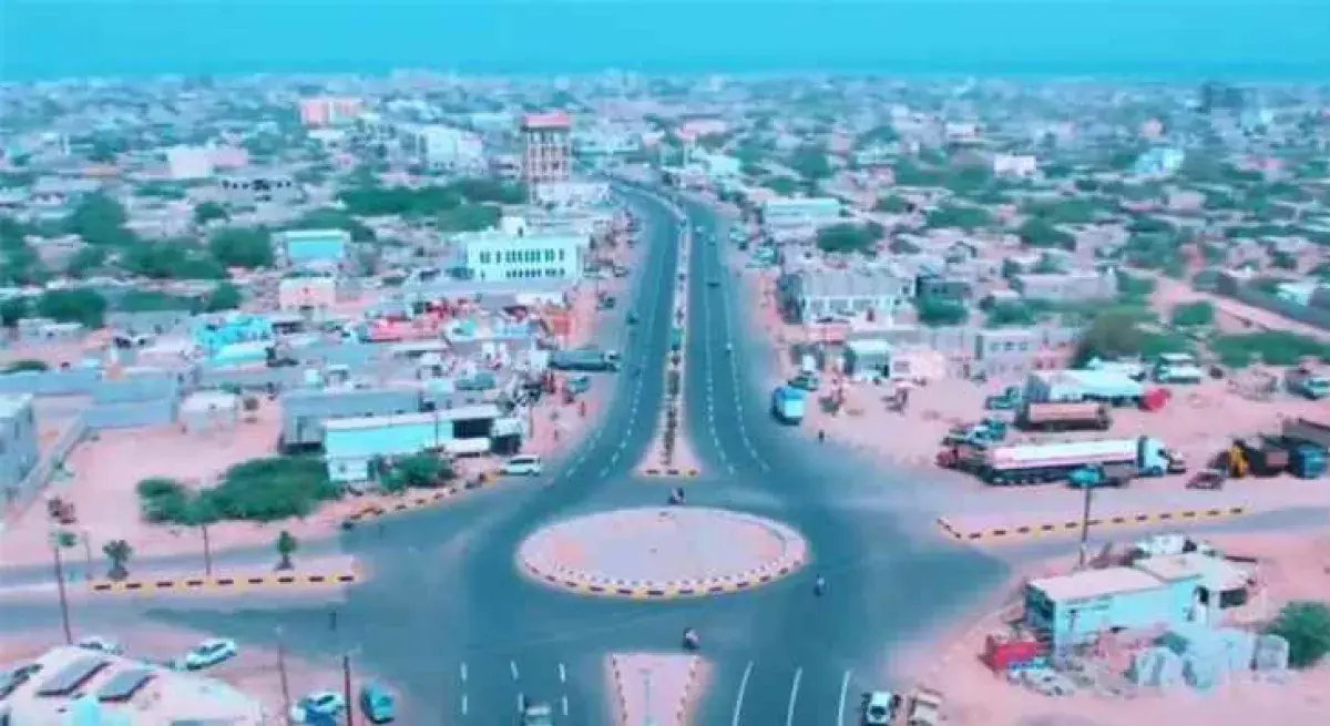 مليشيا الحوثي تفرض رسوماً دراسية على الطلاب المتبق...