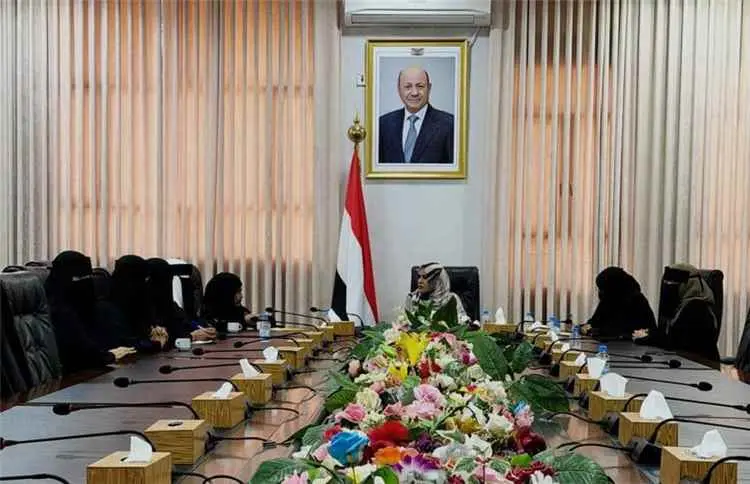 وزيرة الدولة تناقش مع منتدى التنمية السياسية وتحال...
