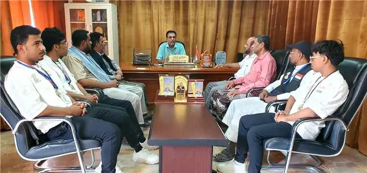 مدير عام مديرية القطن يلتقي أبطال الروبوت والذكاء...