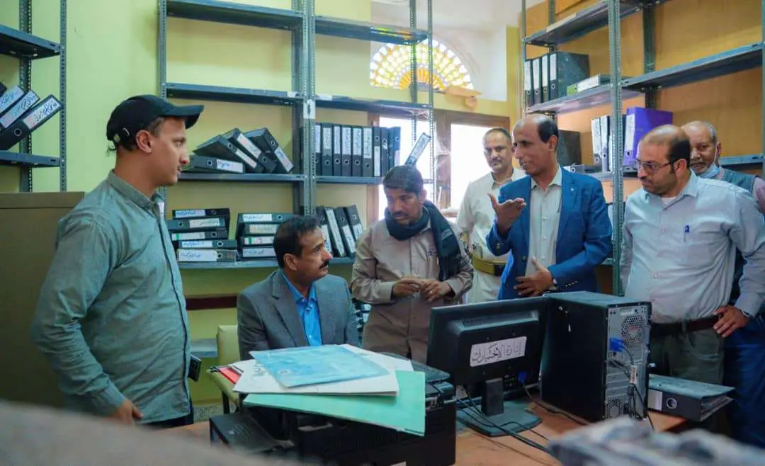 محافظ شبوة يطلع على أوضاع العملية التربوية ويؤكد أ...