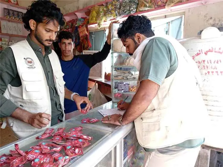 حملات رقابية في المكلا تكشف سلعًا منتهية الصلاحية....