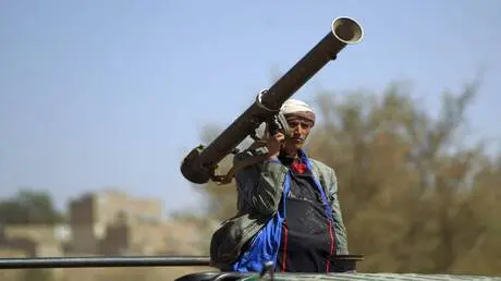 السعودية أم الحوثيون؟.. قيادي حوثي يستحضر سيناريو...
