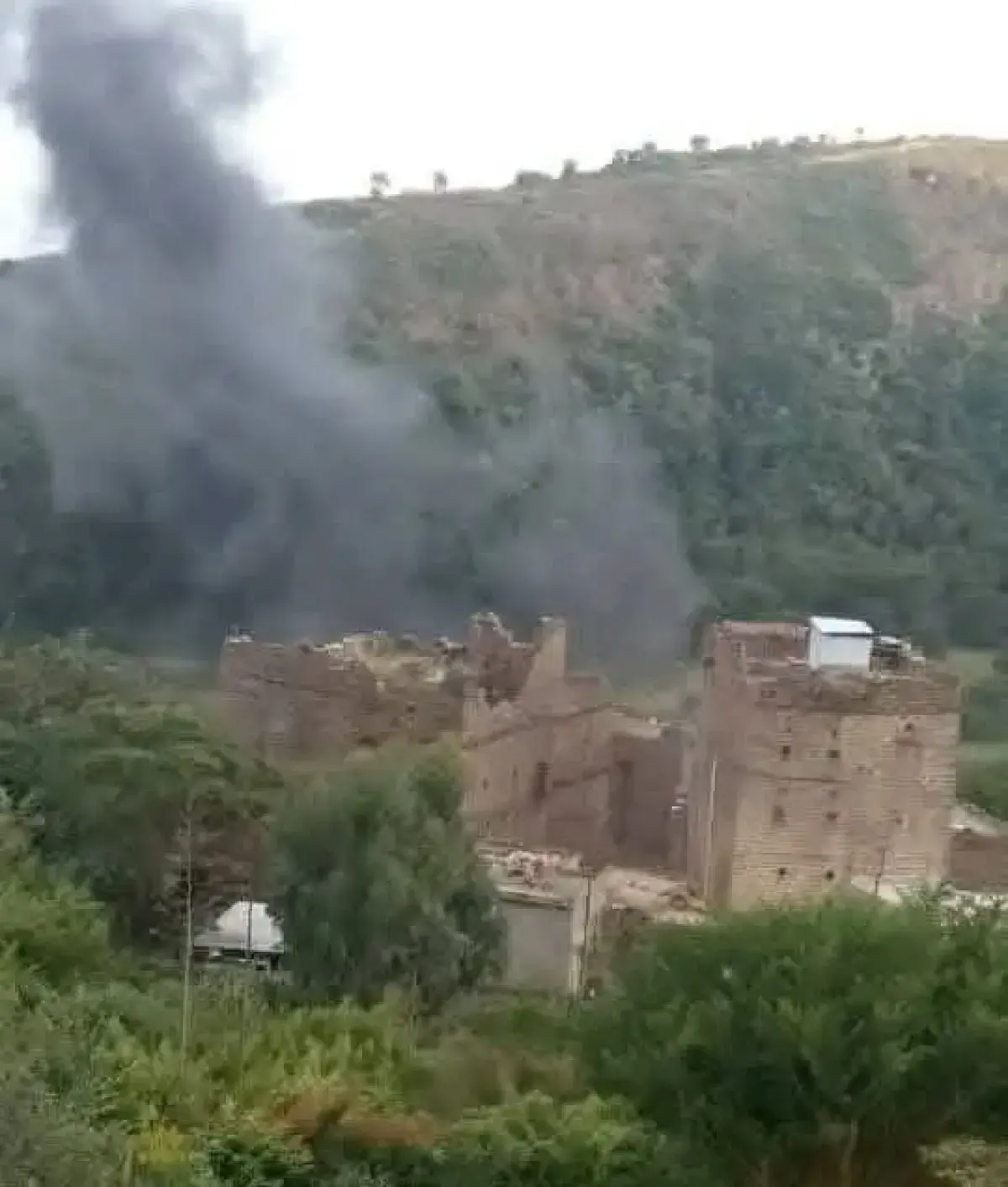 إب.. صاروخ حوثي يسقط في مزرعة ويقتل فتاة ويصيب زوج...