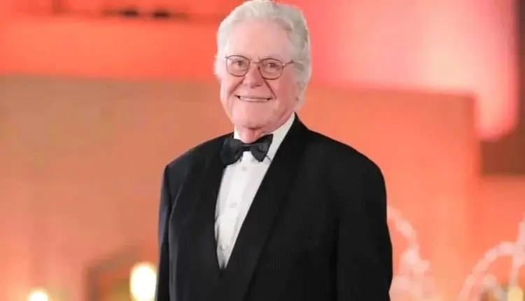 حسين فهمي يكشف تفاصيل خلاف أحمد زكي ومحمد خان بسبب...