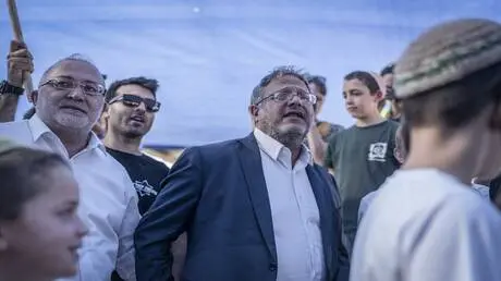 بن غفير يدعو يهود فرنسا للهجرة إلى إسرائيل وسط احت...