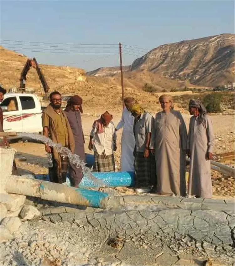 إنجاز مشروع حفر بئر "الشوامخ" بمحافظة المهرة بتموي...