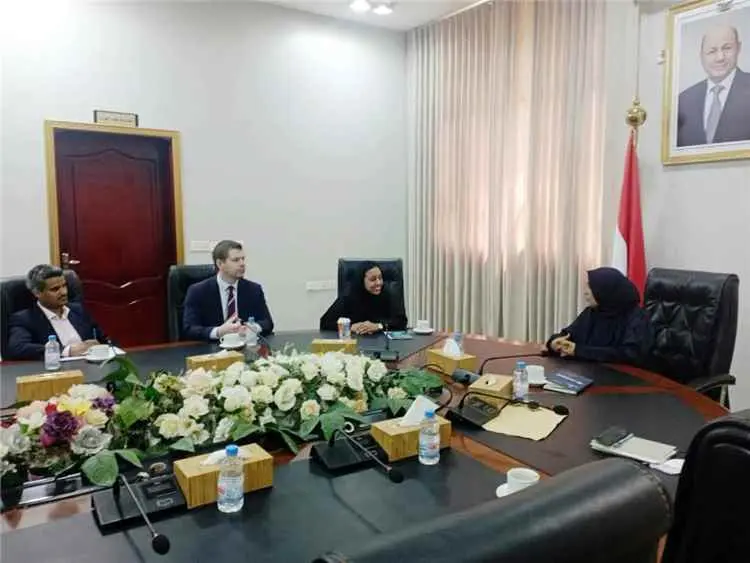 وزير الدولة لشؤون المرأة تبحث مع مكتب المبعوث الأم...