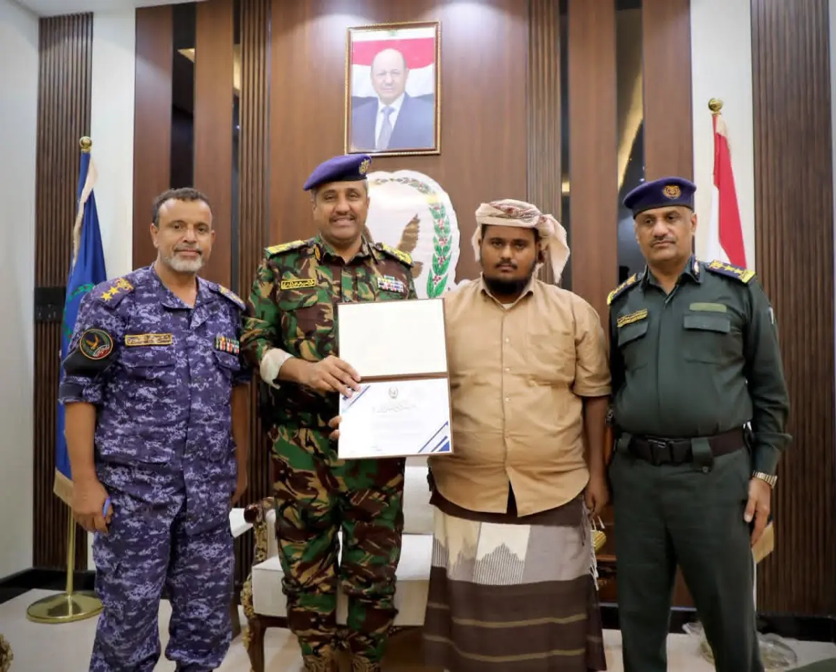 العميد الجابري يكرّم سائقَي أجرة لأمانتهما في إعاد...