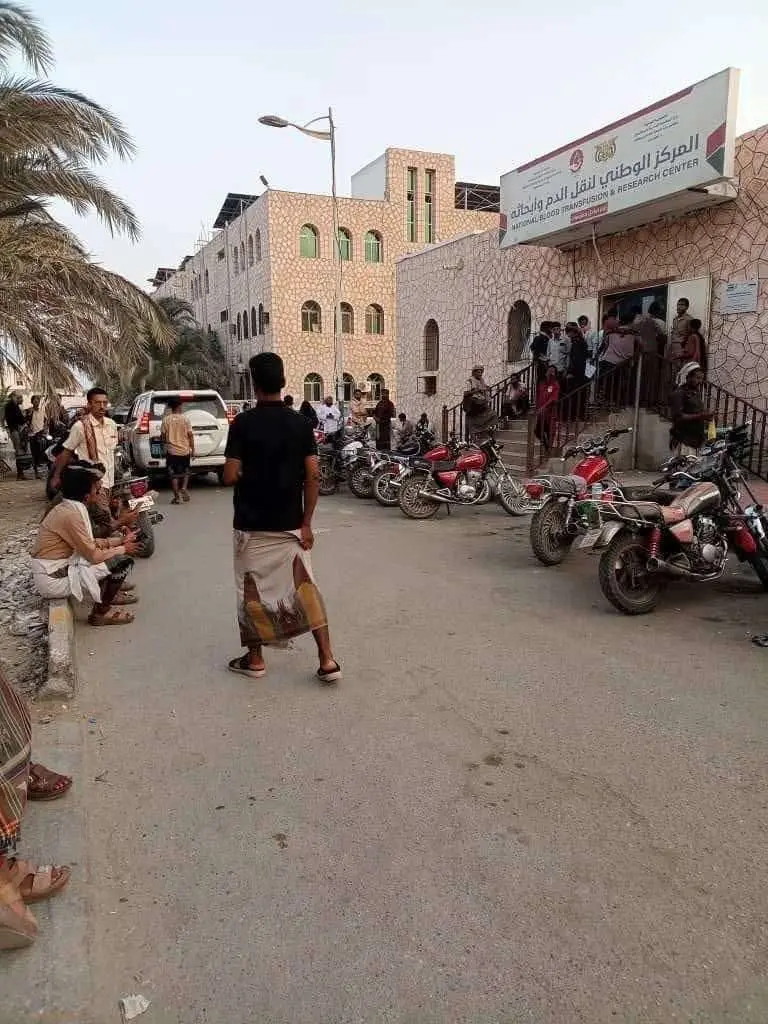 قيادة التحالف بشبوة تعزي ذوي الشهداء وتتكفل بعلاج...