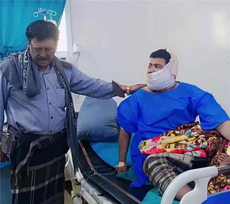 عضو مجلس الشورى يتفقد جرحى الهجوم الإرهابي على مرك...