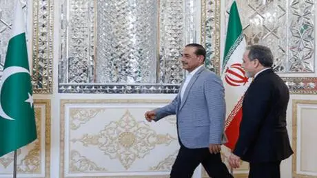 زيارة مفاجئة لقائد الجيش الباكستاني إلى طهران تزام...
