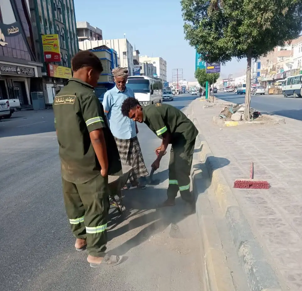مشروع نظافة مديرية مدينة المكلا ينفذ حملة نظافة في...