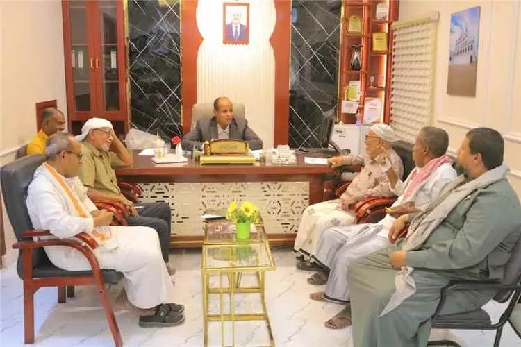 محلي سيئون يناقش مستوى تنفيذ المشاريع التنموية ضمن...