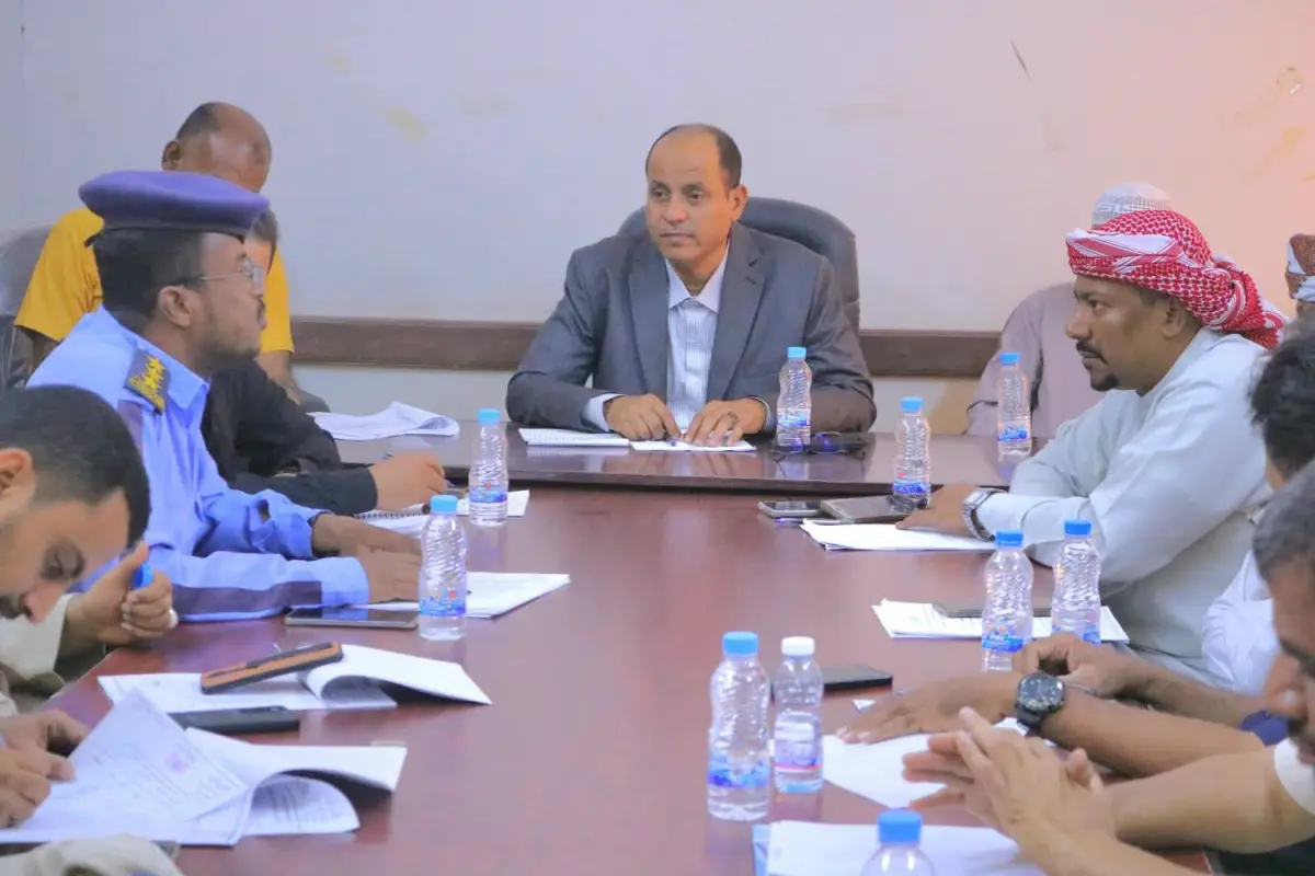 تنفيذي سيئون يعقد اجتماعه الدوري ويناقش تقارير شرطة السير وفرع المؤسسة العامة للاتصالات