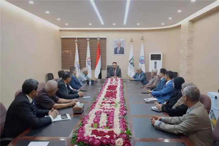 وزير الأشغال يوقّع خمسة عقود لصيانة وإعادة تأهيل ط...