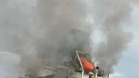 الجيش الإيراني ينشر مشاهد توثق اندلاع حريق في ناقل...