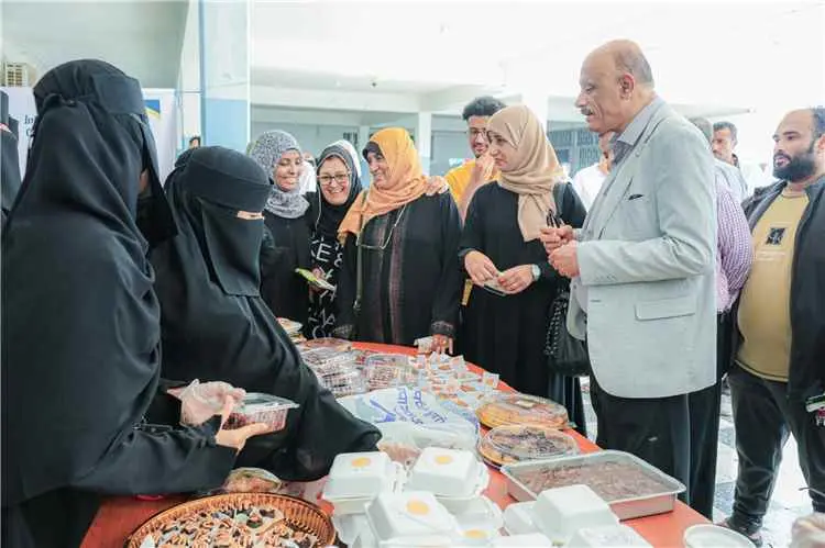 كليتا الطب وطب الأسنان بجامعة عدن تنظمان طبقاً خيرياً لدعم مسجد الكليات الطبية