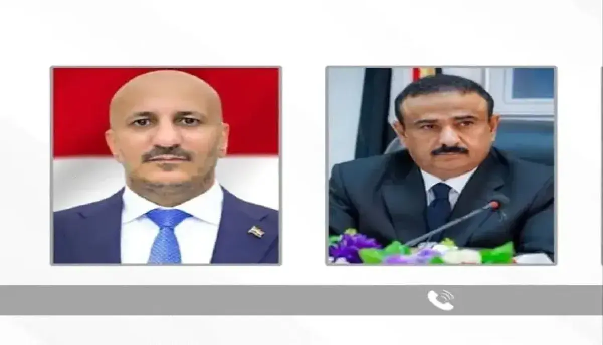طارق صالح يجري اتصالاً بمحافظ شبوة: جرائم الحوثي لن تثني اليمنيين عن إنهاء الانقلاب واستعادة الدولة