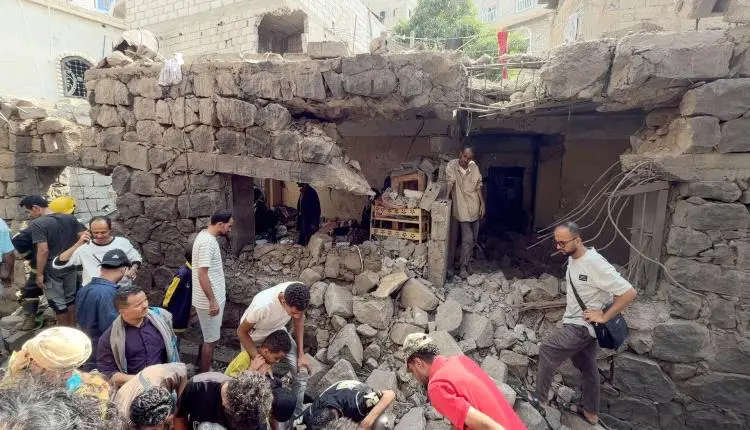 فرار ربع مليون شخص جراء التوحش الحوثي وغالبيتهم من...
