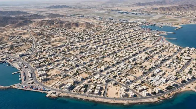 عاجل | أنباء أولية عن انفجار عنيف قرب مطار عدن الد...