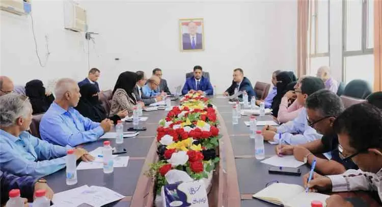 اجتماع بعدن يناقش تفعيل دور مجلس الوزارة ومشروع ال...