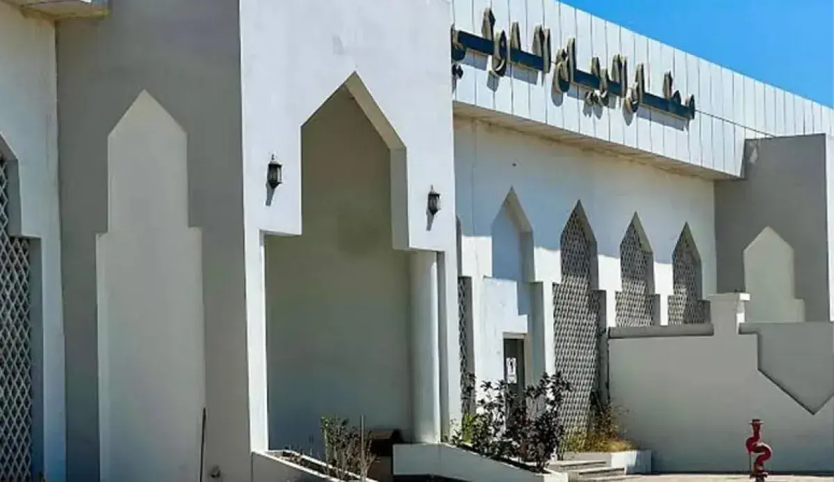 الحوثيون يستهدفون مطاري الريان وعدن بطائرات مسيرة...